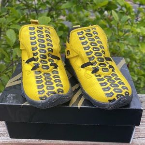 NIKE Lebron James Yellow & Black Car Sneaker for Toddler Size 9c